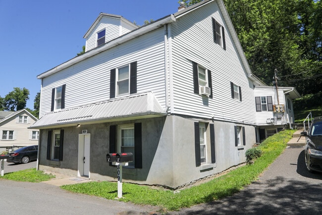 809 Diamond Ct, Unit 2 in Fairmont, WV - Foto de edificio - Building Photo