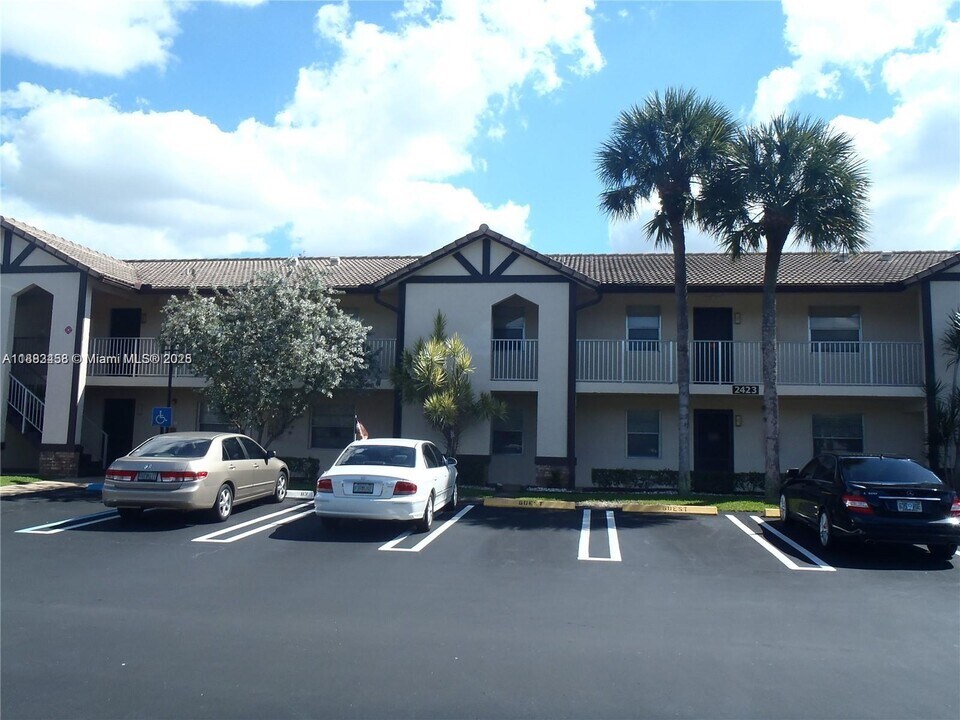 2423 NW 89th Dr in Coral Springs, FL - Building Photo