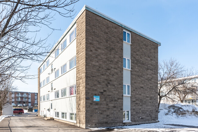 908 Monseigneur-Grandin St in Québec, QC - Building Photo - Building Photo