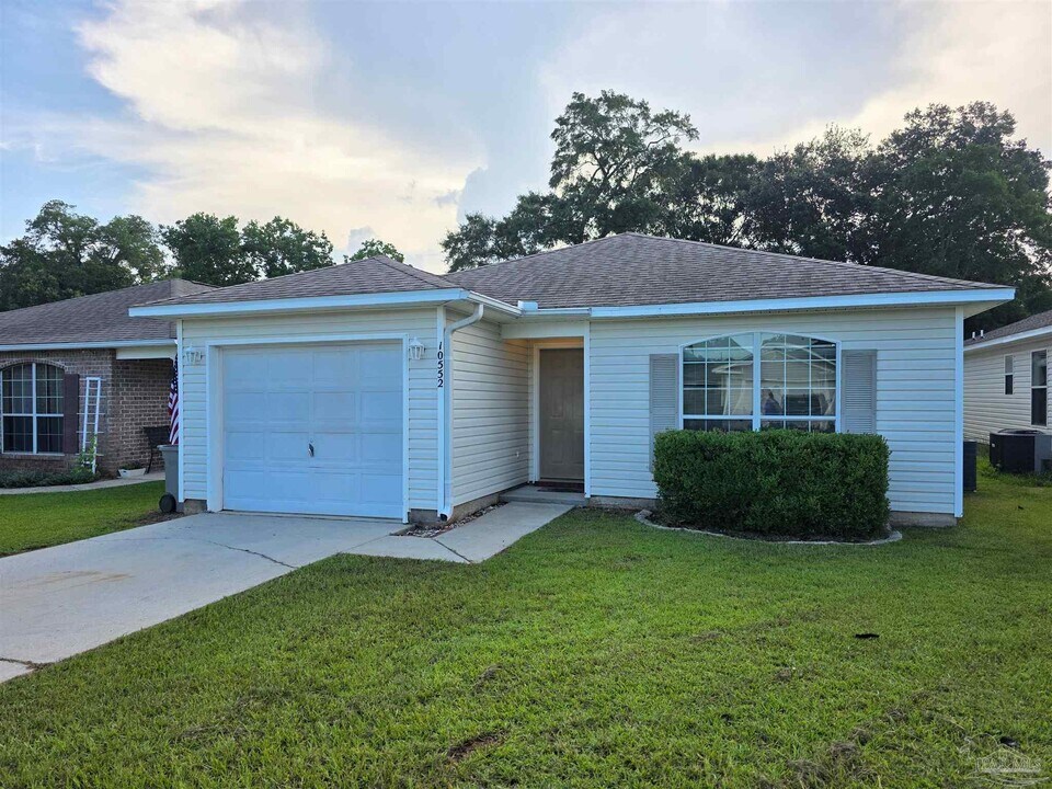 10552 Wilderness Ln in Pensacola, FL - Building Photo