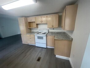 1001 NE 77th St in Ocala, FL - Building Photo - Building Photo