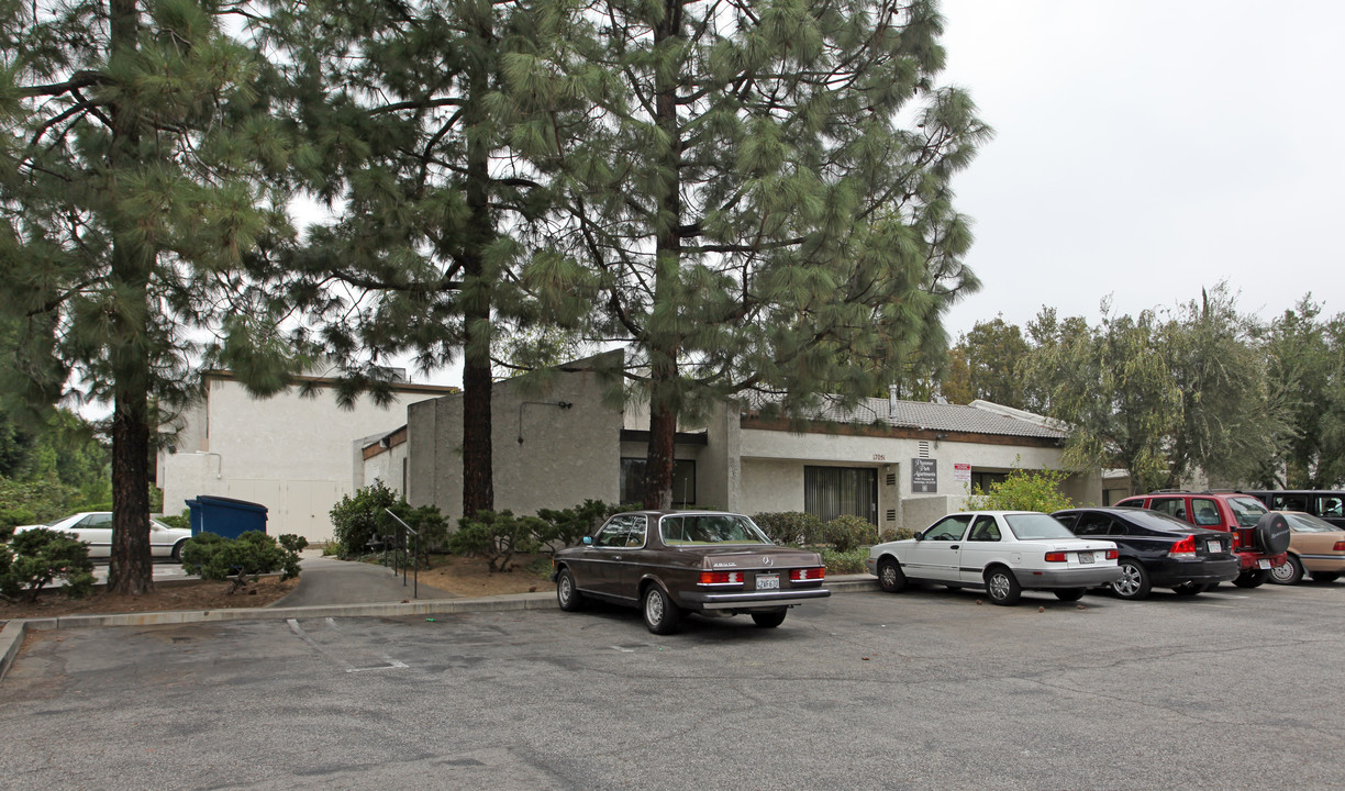 Plummer Park Apartments in Northridge, CA - Building Photo