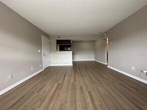 10200 Gandy Blvd N in St. Petersburg, FL - Building Photo - Building Photo