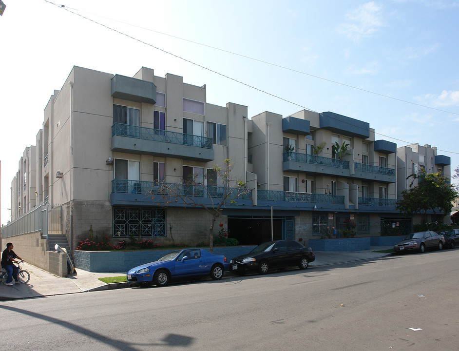 Serrano Place in Los Angeles, CA - Building Photo