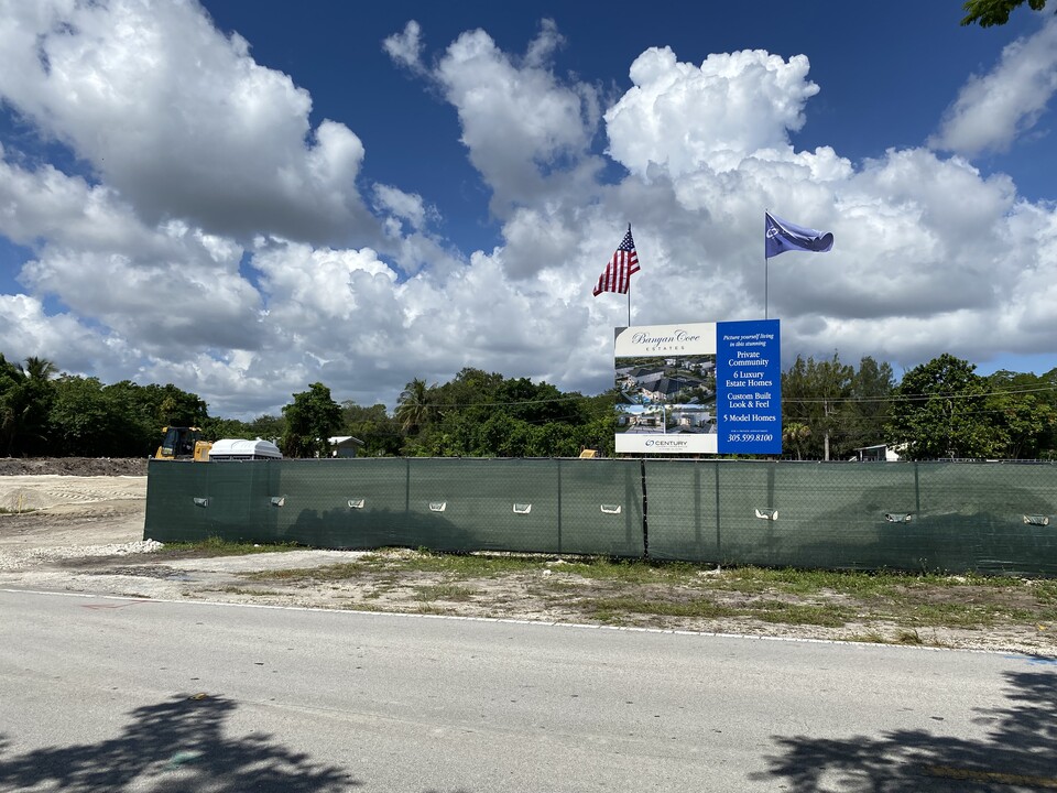 7600 SW 72nd Ave in Miami, FL - Building Photo