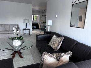 7550 Eads Ave, Unit 7550 Eads Avenue #203 in La Jolla, CA - Foto de edificio - Building Photo