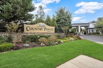 172 Cranberry Ct in Melville, NY - Building Photo - Building Photo