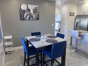 2048 NW 99th Terrace in Miami, FL - Building Photo - Building Photo