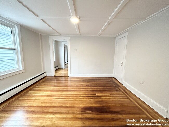 13 Saratoga St, Unit #2 in Boston, MA - Building Photo - Building Photo