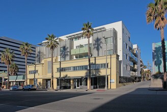 VRS Arrezo Apartments LLC in Santa Monica, CA - Building Photo - Building Photo