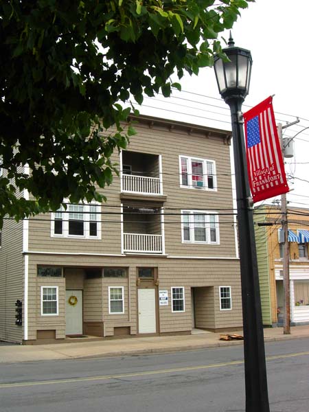 151 E Main St in Frankfort, NY - Foto de edificio - Building Photo