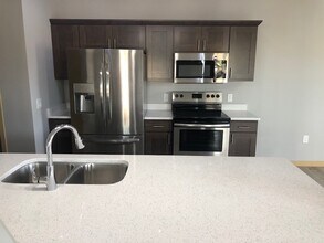 6048 Driscoll Dr in Madison, WI - Foto de edificio - Building Photo