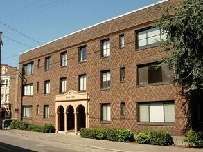 Sir Galahad in Seattle, WA - Foto de edificio - Building Photo