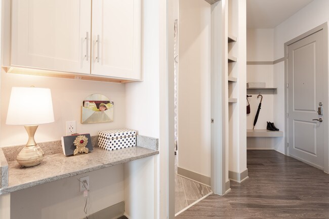 The Carolyn in Irving, TX - Foto de edificio - Interior Photo