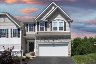 512 Isabella Ct in Carnot-Moon, PA - Building Photo