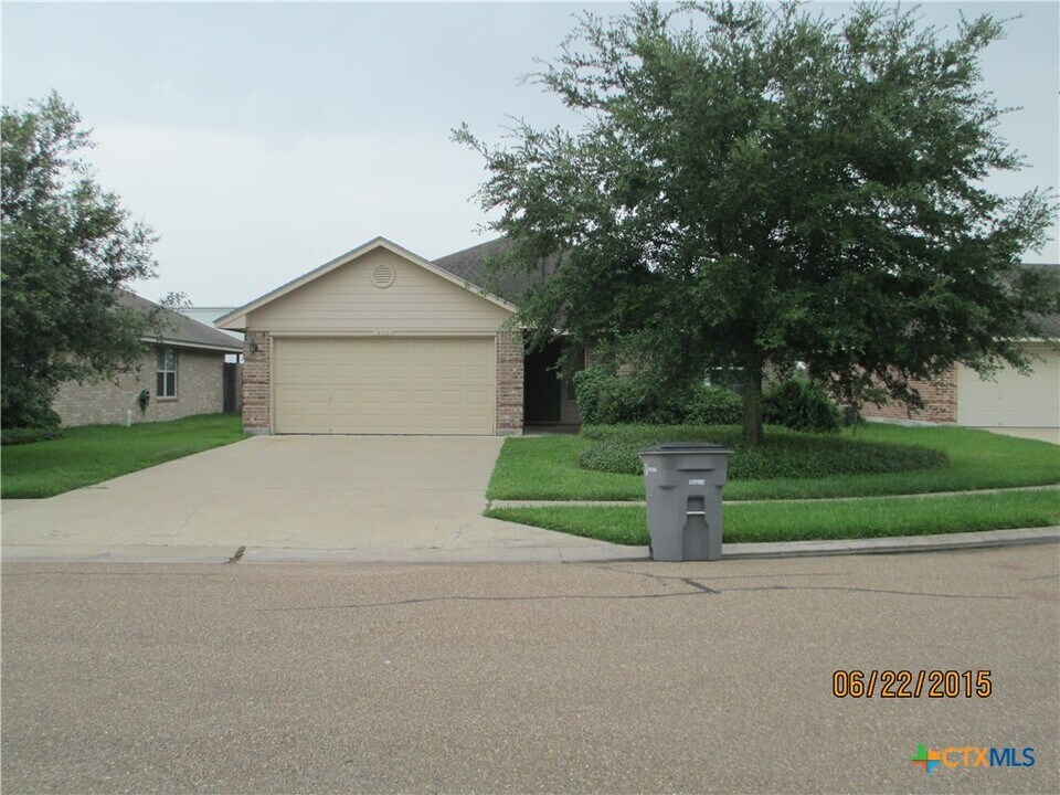 110 Jocelyn Cir in Victoria, TX - Building Photo