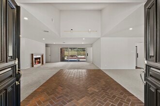 365 Piney Point Rd in Houston, TX - Building Photo - Building Photo