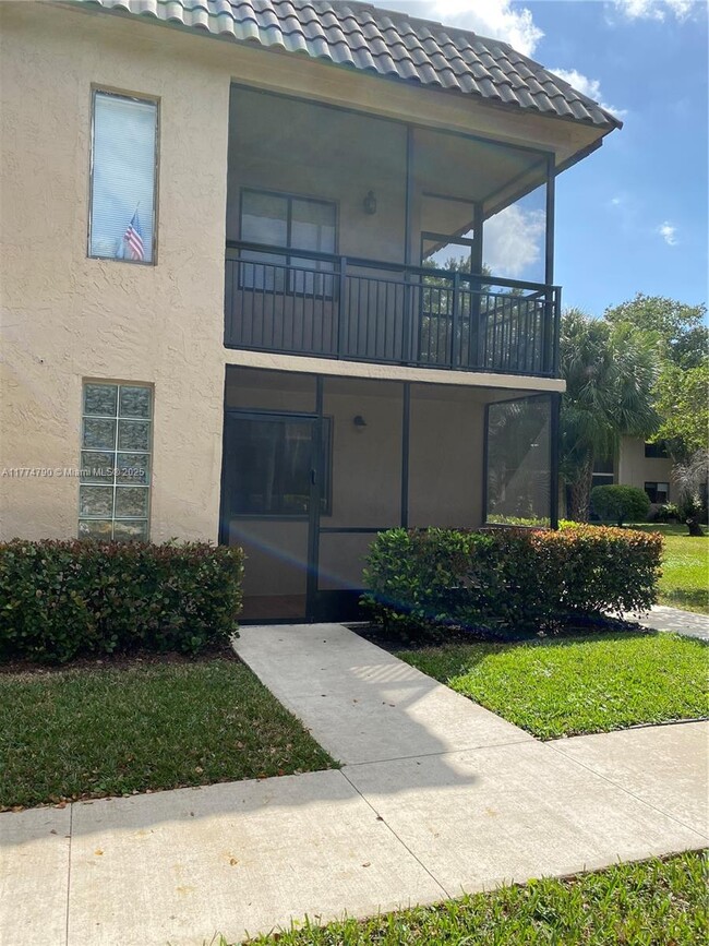360 Racquet Club Rd in Weston, FL - Building Photo - Building Photo