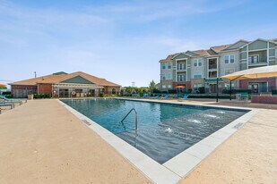 Spyglass Of Ennis in Ennis, TX - Building Photo