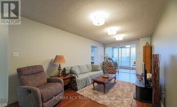 1-581 Greystone Walk Dr in Toronto, ON - Building Photo - Building Photo