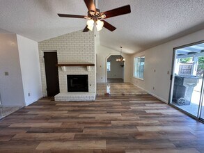 1135 Amberwood Ln in Turlock, CA - Building Photo - Building Photo