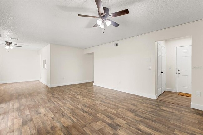 4038 Versailles Dr in Orlando, FL - Building Photo - Building Photo