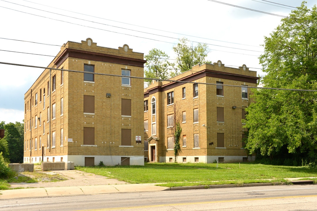 The Commodore Apartments in Cincinnati, OH - Building Photo