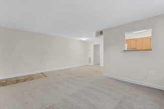 Paddington Square in Silver Spring, MD - Building Photo - Building Photo