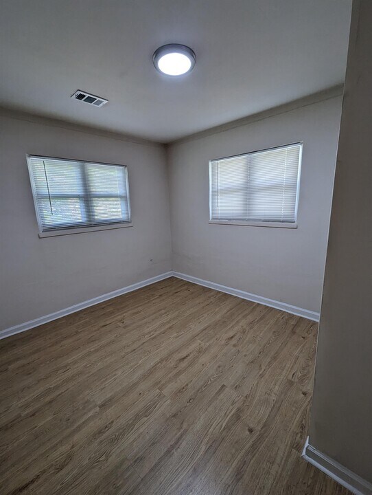 3867 Bakers Ferry Rd SW in Atlanta, GA - Building Photo