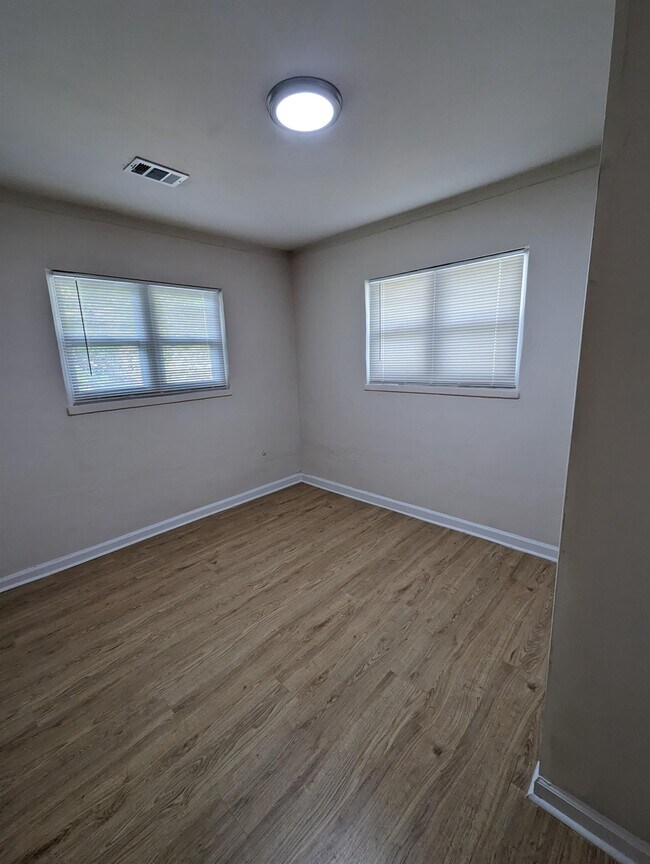 property at 3867 Bakers Ferry Rd SW