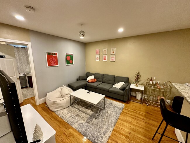 316 Saint Paul St, Unit 6A in Brookline, MA - Foto de edificio - Building Photo