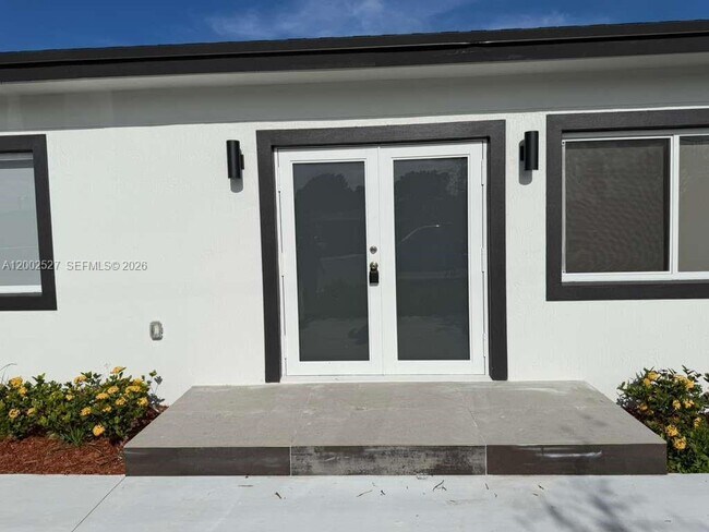 831 SE 9th Ave in Hialeah, FL - Building Photo - Building Photo
