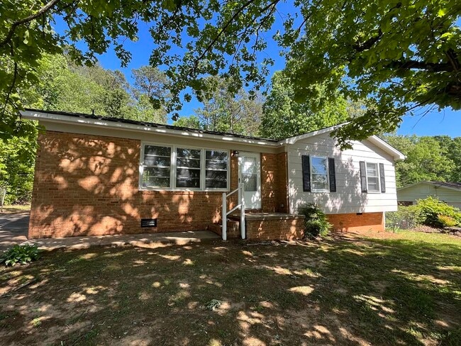 property at 1500 Northwoods Dr