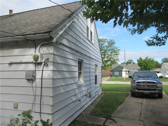 15815 Eleanore Dr in Cleveland, OH - Building Photo - Building Photo