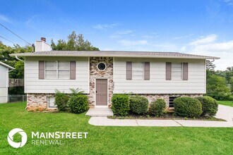 5821 Outer Dr in Knoxville, TN - Foto de edificio - Building Photo