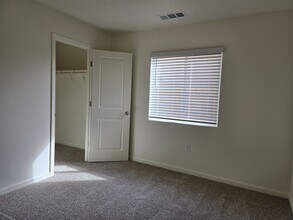 2118 W Escher Dr in Hanford, CA - Building Photo - Building Photo