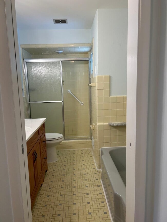 6820 Millwood Rd in Bethesda, MD - Building Photo - Building Photo
