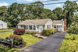 40 English St in Falmouth, MA - Building Photo