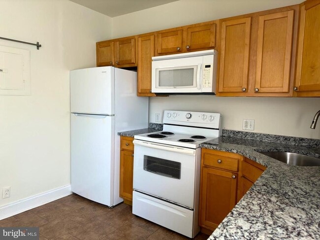 2528 Poplar St in Philadelphia, PA - Building Photo - Building Photo