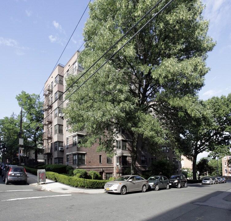 511 W 235th St in Bronx, NY - Foto de edificio