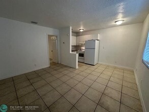 3791 Riverside Dr in Coral Springs, FL - Building Photo - Building Photo