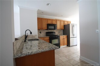 1004 Cypress Dr-Unit -1004 in Danbury, CT - Building Photo - Building Photo