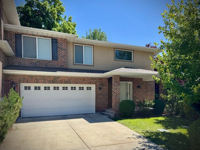 property at 686 E Union Garden Ct S