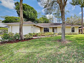 696 Blueberry Dr in Wellington, FL - Building Photo
