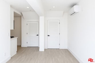 4297 Tujunga Ave in Los Angeles, CA - Building Photo - Building Photo
