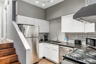 713 Barton St in St. Louis, MO - Foto de edificio - Building Photo