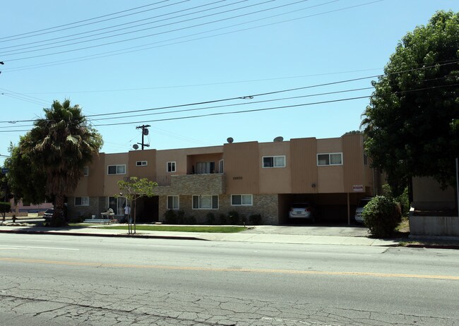 15900 Vanowen St in Van Nuys, CA - Building Photo - Building Photo