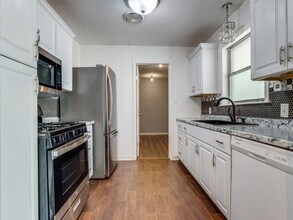 12 Geraldine Ln in Denison, TX - Foto de edificio - Building Photo