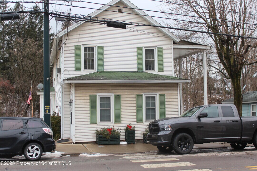 105 College Ave in Factoryville, PA - Building Photo