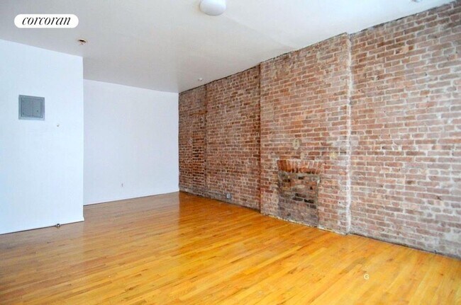 650 10th Ave in New York, NY - Building Photo - Building Photo